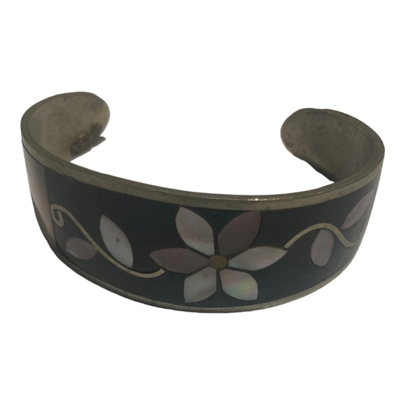 Vintage Alpaca Silver Black Inlaid Mother of Pearl Flower Cuff Bracelet - Picture 5 of 10